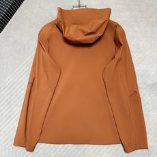 (橙棕~~)ZEGNA 2026秋冬爆款外套 ZEGNA男士短款连帽夹克,利落直筒版型,不臃肿不 (橙棕~~)ZEGNA 2026秋冬爆款外套 ZEGNA男士短款连帽夹克,利落直筒版型,不臃肿不