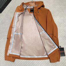 (橙棕~~)ZEGNA 2026秋冬爆款外套 ZEGNA男士短款连帽夹克,利落直筒版型,不臃肿不 (橙棕~~)ZEGNA 2026秋冬爆款外套 ZEGNA男士短款连帽夹克,利落直筒版型,不臃肿不