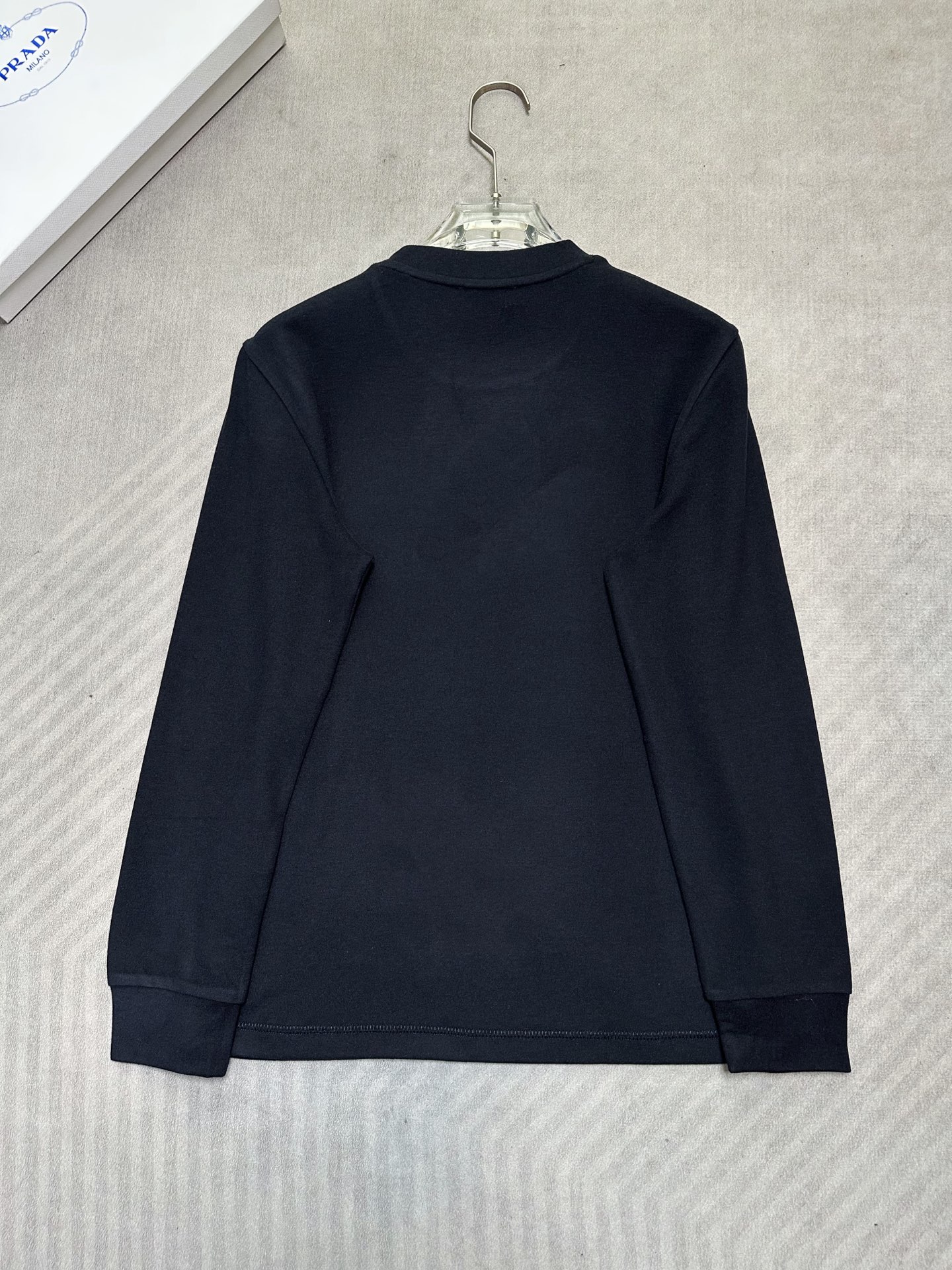 (藏蓝~)PRADA26秋冬爆款打底衫 PRADA男士简约圆领长袖针织打底,合身微宽松版型。秋冬高品质刚需打底, (藏蓝~)PRADA26秋冬爆款打底衫 PRADA男士简约圆领长袖针织打底,合身微宽松版型。秋冬高品质刚需打底,