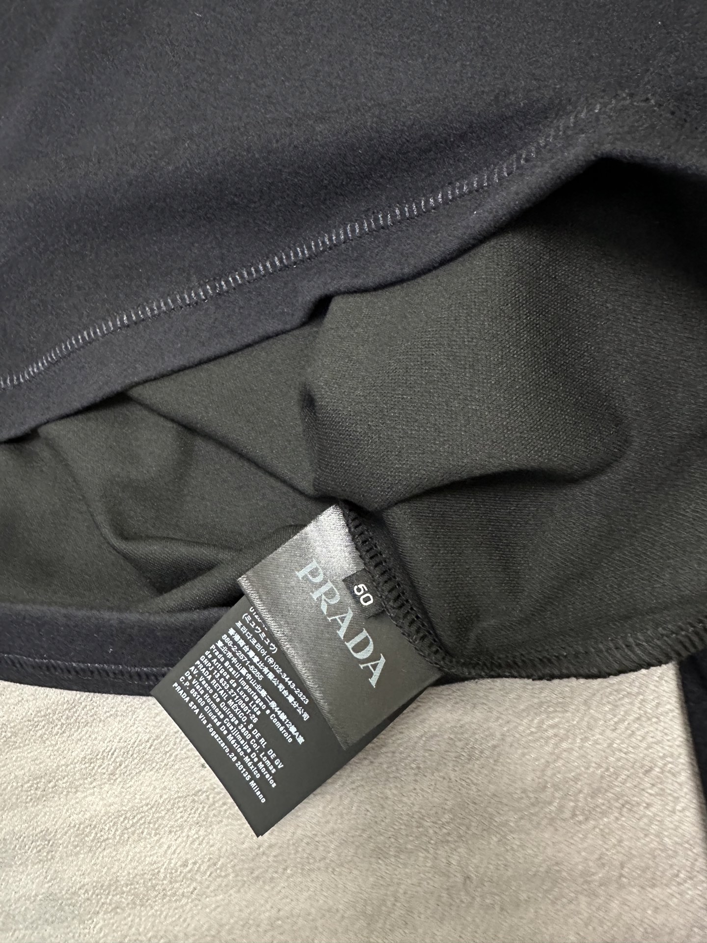 (藏蓝~)PRADA26秋冬爆款打底衫 PRADA男士简约圆领长袖针织打底,合身微宽松版型。秋冬高品质刚需打底, (藏蓝~)PRADA26秋冬爆款打底衫 PRADA男士简约圆领长袖针织打底,合身微宽松版型。秋冬高品质刚需打底,