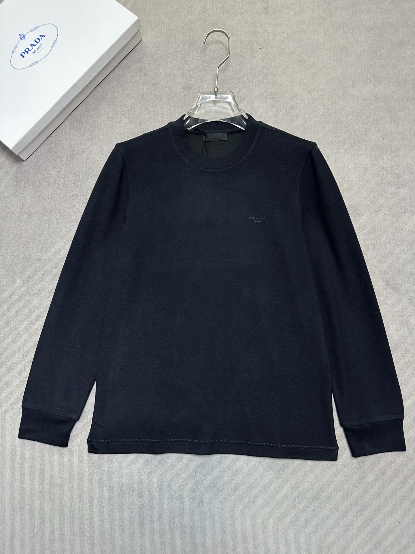 (藏蓝~)PRADA26秋冬爆款打底衫 PRADA男士简约圆领长袖针织打底,合身微宽松版型。秋冬高品质刚需打底, (藏蓝~)PRADA26秋冬爆款打底衫 PRADA男士简约圆领长袖针织打底,合身微宽松版型。秋冬高品质刚需打底,
