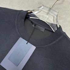 (藏蓝~)PRADA26秋冬爆款打底衫 PRADA男士简约圆领长袖针织打底,合身微宽松版型。秋冬高品质刚需打底, (藏蓝~)PRADA26秋冬爆款打底衫 PRADA男士简约圆领长袖针织打底,合身微宽松版型。秋冬高品质刚需打底,