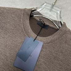 (咖色~)PRADA26秋冬爆款打底衫 PRADA男士简约圆领长袖针织打底,合身微宽松版型。秋冬高品质刚需打底, (咖色~)PRADA26秋冬爆款打底衫 PRADA男士简约圆领长袖针织打底,合身微宽松版型。秋冬高品质刚需打底,