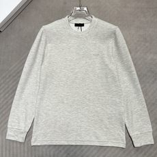 (浅灰白~)PRADA26秋冬爆款打底衫 PRADA男士简约圆领长袖针织打底,合身微宽松版型。秋冬高品质刚需打底 (浅灰白~)PRADA26秋冬爆款打底衫 PRADA男士简约圆领长袖针织打底,合身微宽松版型。秋冬高品质刚需打底