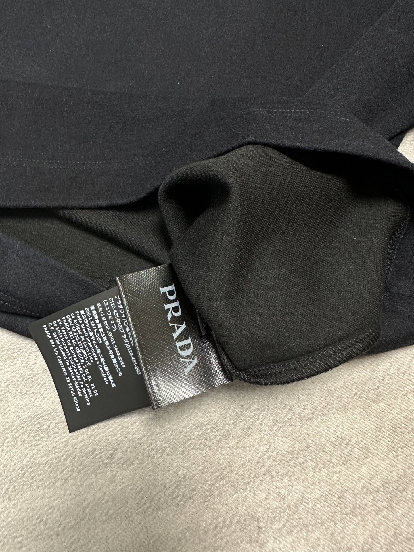 (藏蓝~)PRADA26秋冬爆款打底衫 PRADA男士简约圆领长袖针织打底,合身微宽松版型。秋冬高品质刚需打底, (藏蓝~)PRADA26秋冬爆款打底衫 PRADA男士简约圆领长袖针织打底,合身微宽松版型。秋冬高品质刚需打底,