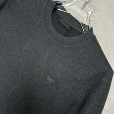 (深灰~)PRADA26秋冬爆款打底衫 PRADA男士简约圆领长袖针织打底,合身微宽松版型。秋冬高品质刚需打底, (深灰~)PRADA26秋冬爆款打底衫 PRADA男士简约圆领长袖针织打底,合身微宽松版型。秋冬高品质刚需打底,