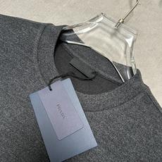 (深灰~)PRADA26秋冬爆款打底衫 PRADA男士简约圆领长袖针织打底,合身微宽松版型。秋冬高品质刚需打底, (深灰~)PRADA26秋冬爆款打底衫 PRADA男士简约圆领长袖针织打底,合身微宽松版型。秋冬高品质刚需打底,