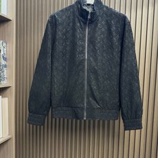 (黑~)LV驴家26FW秋冬新款顶级PU皮革时尚翻领皮衣,男士经典双拉链门襟商务休闲拉链皮衣夹克外套!贸易公司渠道稀出, (黑~)LV驴家26FW秋冬新款顶级PU皮革时尚翻领皮衣,男士经典双拉链门襟商务休闲拉链皮衣夹克外套!贸易公司渠道稀出,