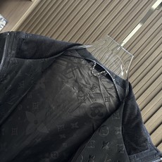 (黑~)LV驴家26FW秋冬新款顶级PU皮革时尚翻领皮衣,男士经典双拉链门襟商务休闲拉链皮衣夹克外套!贸易公司渠道稀出, (黑~)LV驴家26FW秋冬新款顶级PU皮革时尚翻领皮衣,男士经典双拉链门襟商务休闲拉链皮衣夹克外套!贸易公司渠道稀出,