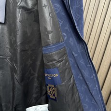 (宝蓝~)LV驴家26FW秋冬新款顶级PU皮革时尚翻领皮衣,男士经典双拉链门襟商务休闲拉链皮衣夹克外套!贸易公司渠道稀出 (宝蓝~)LV驴家26FW秋冬新款顶级PU皮革时尚翻领皮衣,男士经典双拉链门襟商务休闲拉链皮衣夹克外套!贸易公司渠道稀出