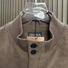 (咖~)ZG26FW秋冬新款进口环保麂皮绒立领皮衣,男士后领皮标铭牌时尚拉链皮衣夹克外套!贸易公司渠道稀出,同步官网发售 (咖~)ZG26FW秋冬新款进口环保麂皮绒立领皮衣,男士后领皮标铭牌时尚拉链皮衣夹克外套!贸易公司渠道稀出,同步官网发售