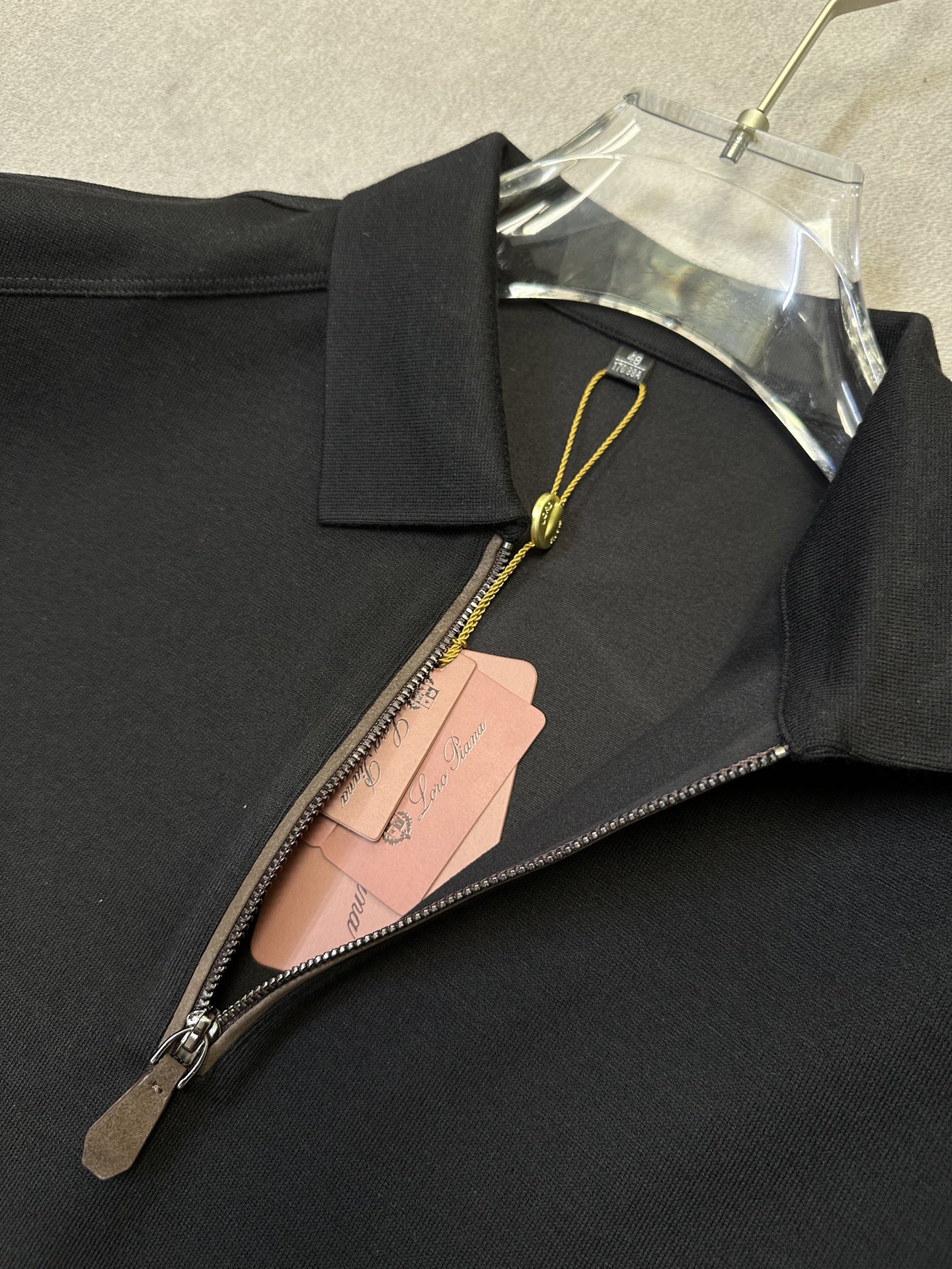 . (黑~)Loro Piana26早秋爆款风半拉链针织Polo 自带Loro Piana老钱极简格调,甄选细腻精 . (黑~)Loro Piana26早秋爆款风半拉链针织Polo 自带Loro Piana老钱极简格调,甄选细腻精