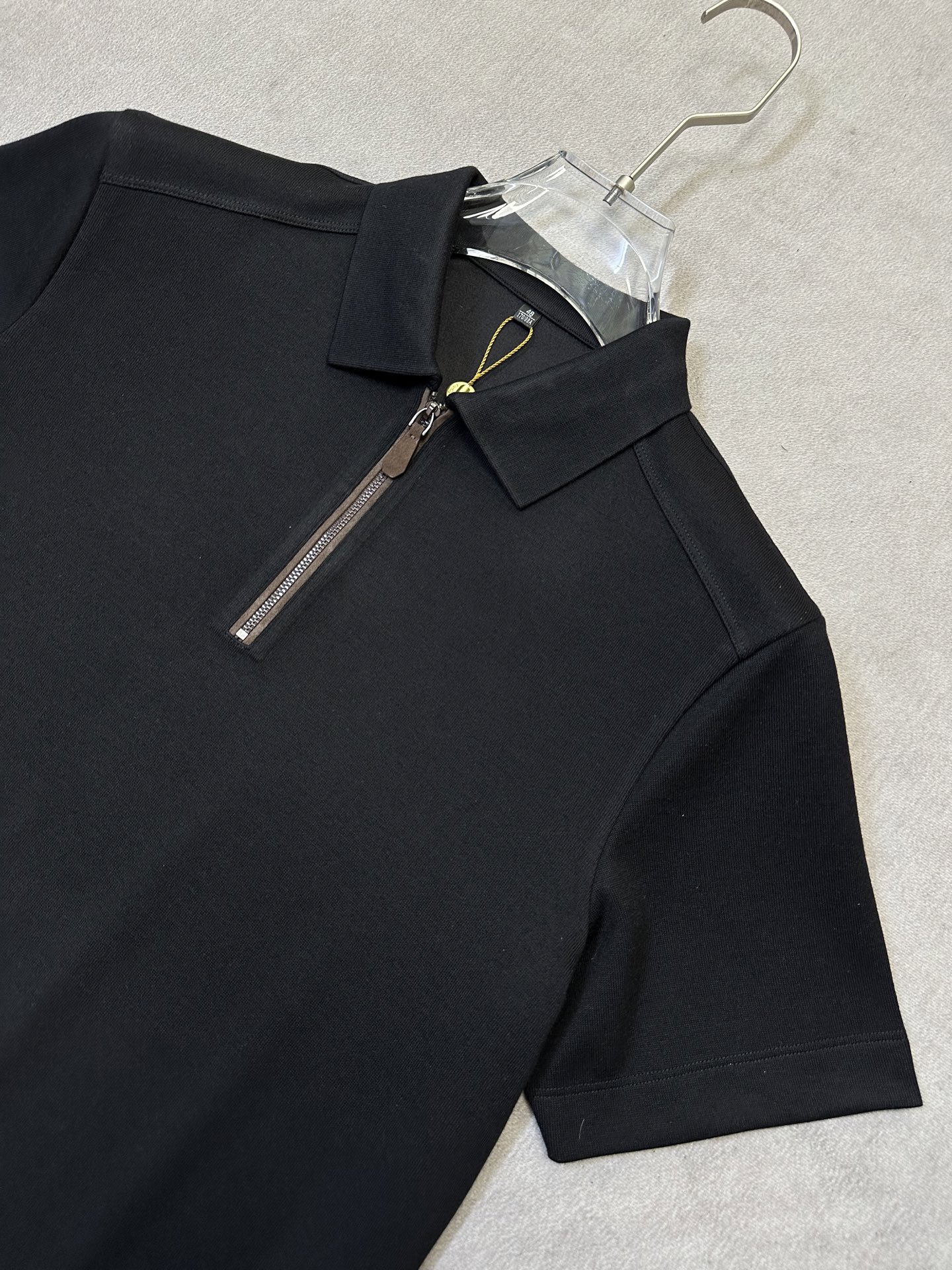 . (黑~)Loro Piana26早秋爆款风半拉链针织Polo 自带Loro Piana老钱极简格调,甄选细腻精 . (黑~)Loro Piana26早秋爆款风半拉链针织Polo 自带Loro Piana老钱极简格调,甄选细腻精