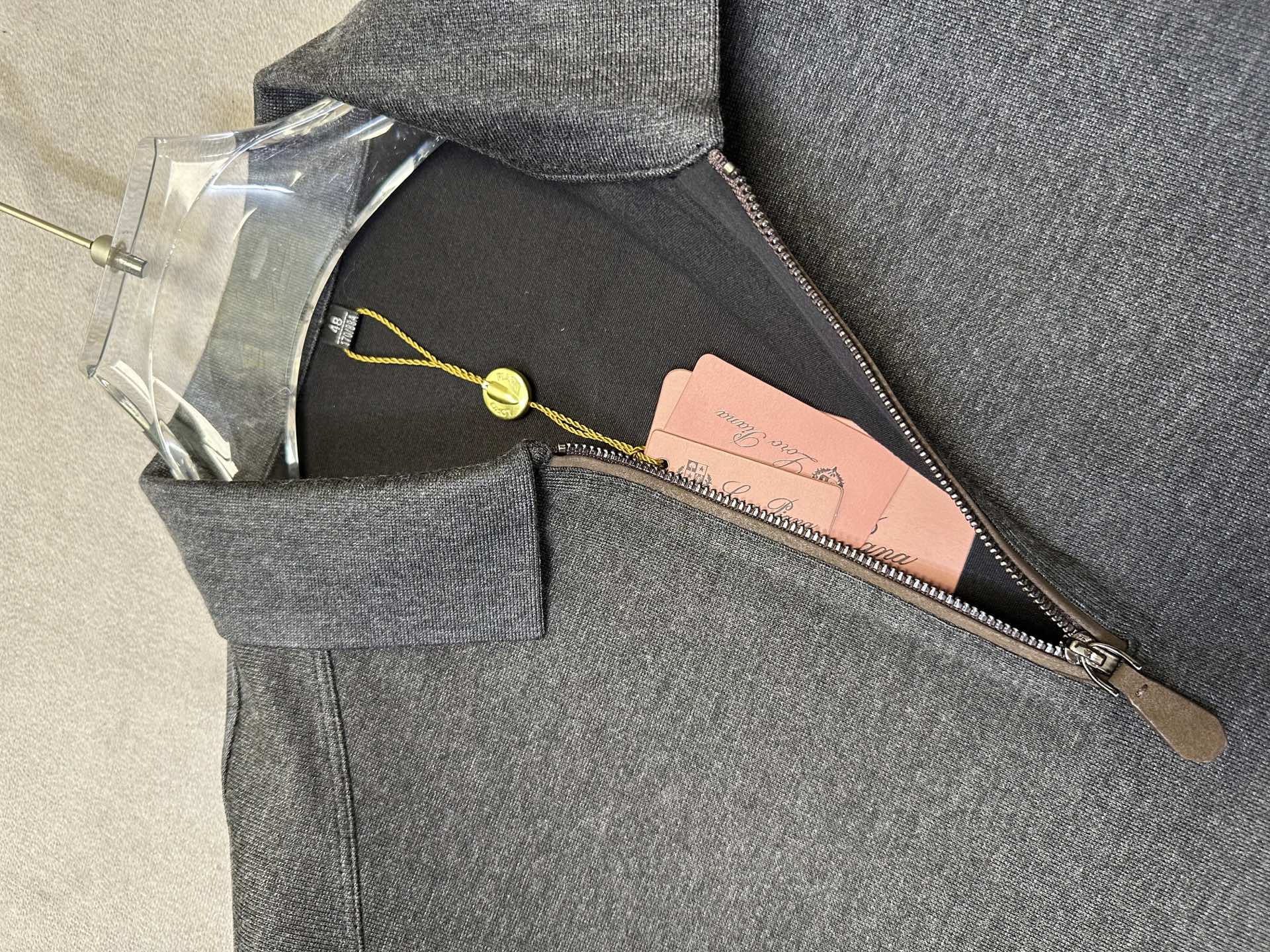 (深灰~)Loro Piana26早秋爆款风半拉链针织Polo 自带Loro Piana老钱极简格调,甄选细腻精纺 (深灰~)Loro Piana26早秋爆款风半拉链针织Polo 自带Loro Piana老钱极简格调,甄选细腻精纺