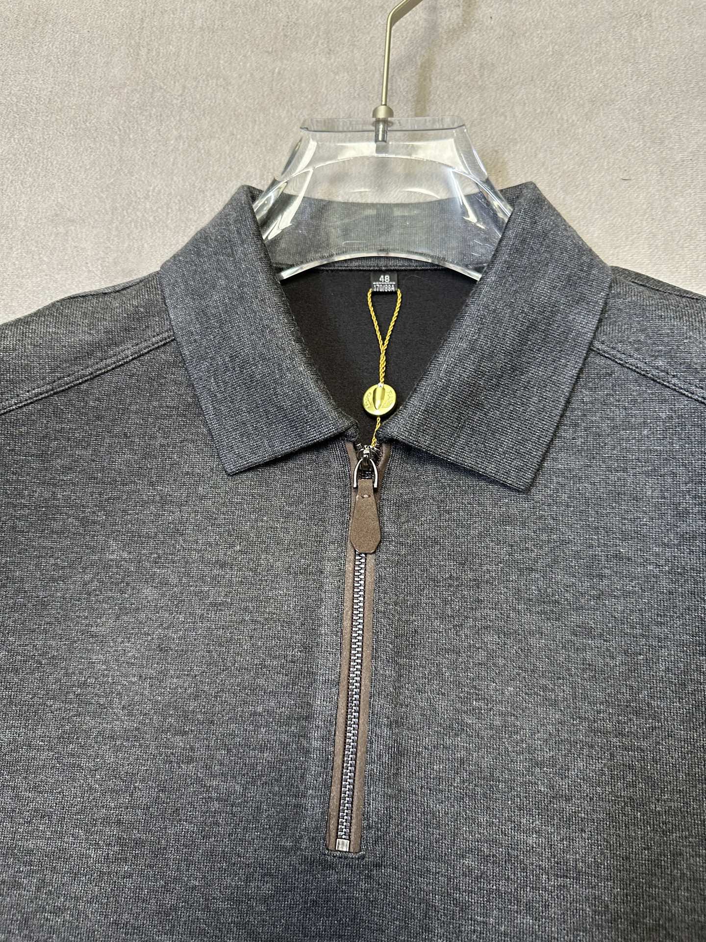 (深灰~)Loro Piana26早秋爆款风半拉链针织Polo 自带Loro Piana老钱极简格调,甄选细腻精纺 (深灰~)Loro Piana26早秋爆款风半拉链针织Polo 自带Loro Piana老钱极简格调,甄选细腻精纺