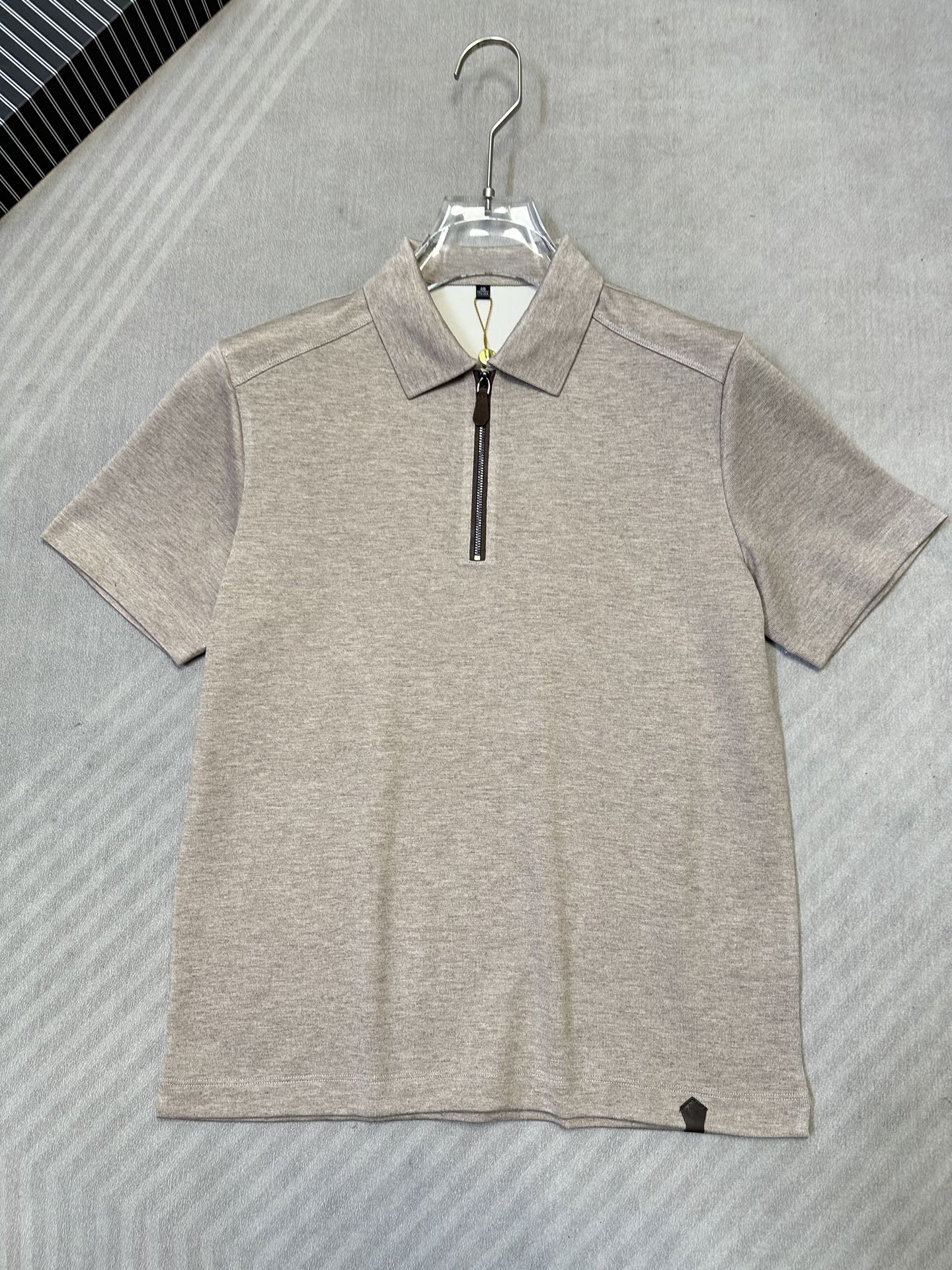 （杏色～）Loro Piana26早秋爆款风半拉链针织Polo    自带Loro Piana老钱极简格调，甄选细腻精纺