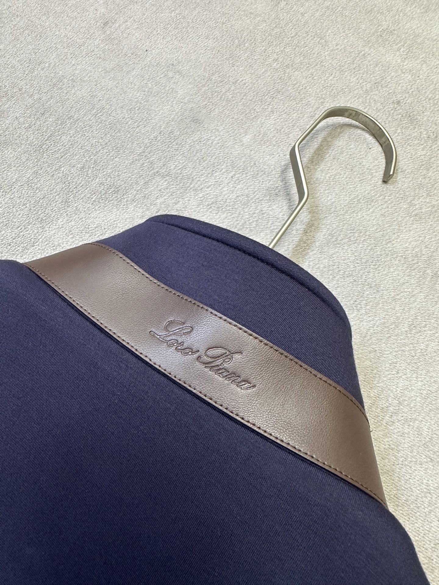 （藏蓝～）Loro Piana26秋冬新款马甲     轻奢撞色领空气层男士马甲，甄选三层中空空气层面料70%人棉+17