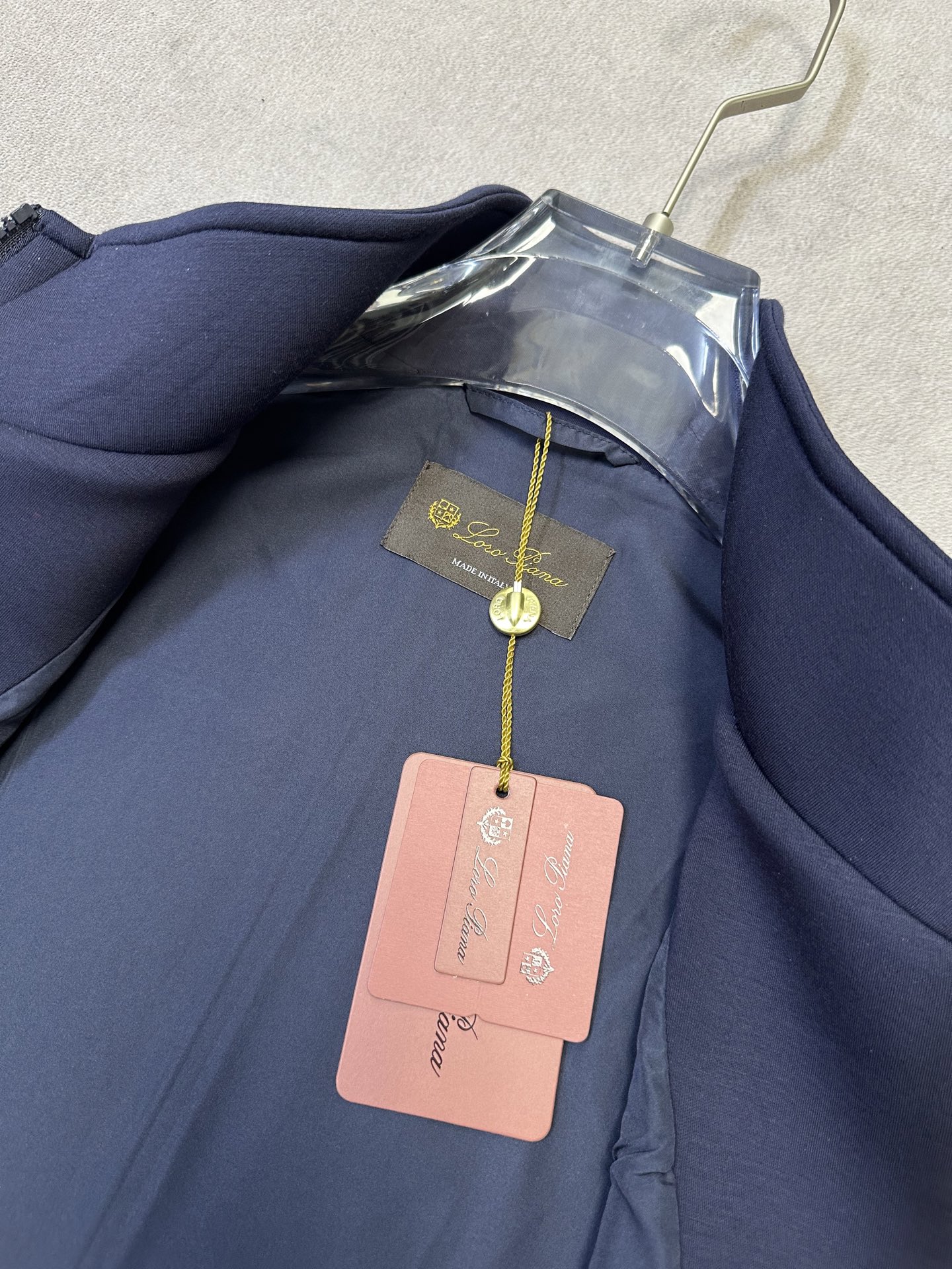（藏蓝～）Loro Piana26秋冬新款马甲     轻奢撞色领空气层男士马甲，甄选三层中空空气层面料70%人棉+17