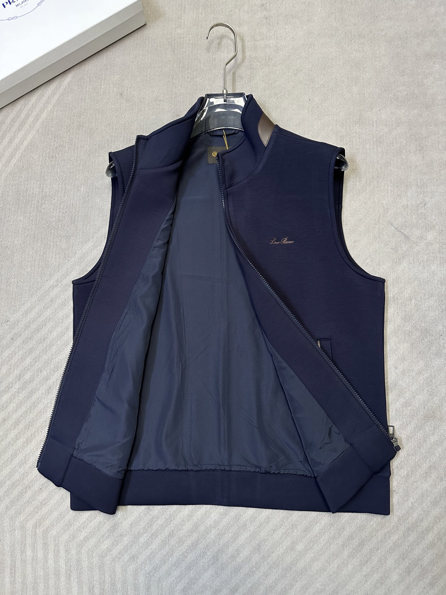 (藏蓝~)Loro Piana26秋冬新款马甲 轻奢撞色领空气层男士马甲,甄选三层中空空气层面料70%人棉+17 (藏蓝~)Loro Piana26秋冬新款马甲 轻奢撞色领空气层男士马甲,甄选三层中空空气层面料70%人棉+17