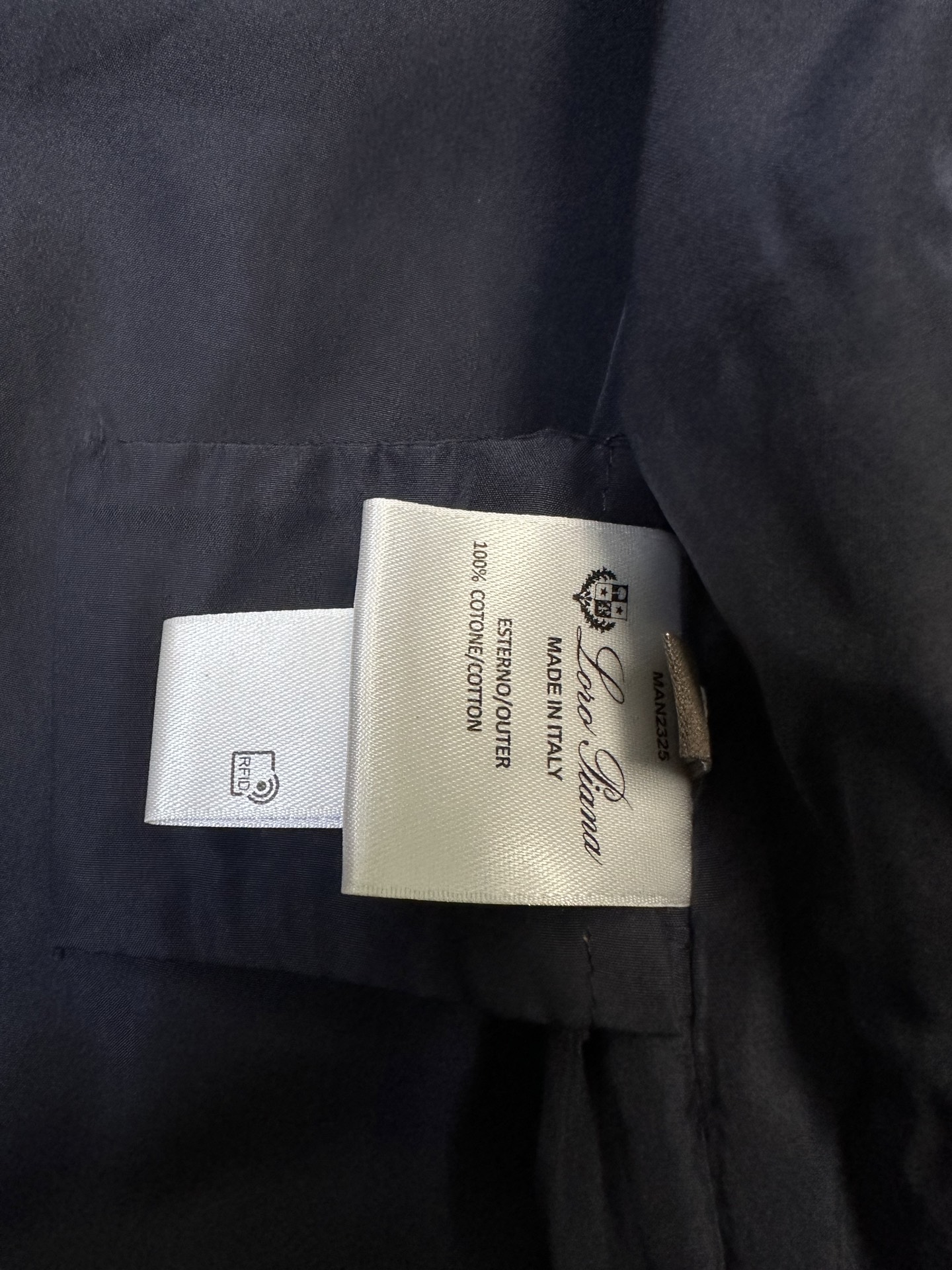 （藏蓝～）Loro Piana26秋冬新款马甲     轻奢撞色领空气层男士马甲，甄选三层中空空气层面料70%人棉+17