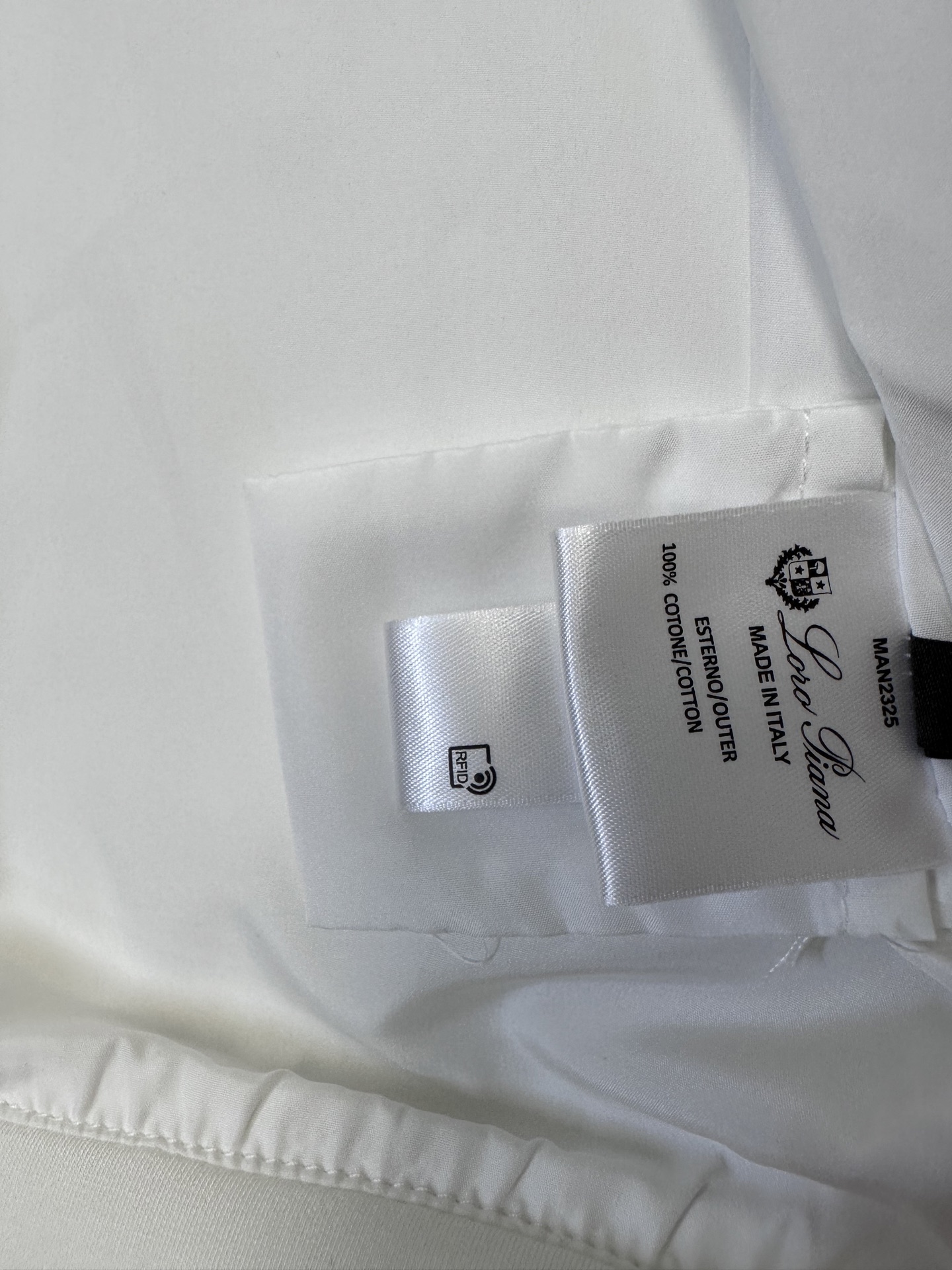 (白~)Loro Piana26秋冬新款马甲 轻奢撞色领空气层男士马甲,甄选三层中空空气层面料70%人棉+17% (白~)Loro Piana26秋冬新款马甲 轻奢撞色领空气层男士马甲,甄选三层中空空气层面料70%人棉+17%