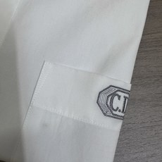 CD迪奥26FW秋冬新款长袖衬衫,迪奥DIOR.....经典款,胸前口袋加上扎实的标志性绣花,秋冬推出商务系列,溢达纺织 CD迪奥26FW秋冬新款长袖衬衫,迪奥DIOR.....经典款,胸前口袋加上扎实的标志性绣花,秋冬推出商务系列,溢达纺织