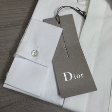 CD迪奥26FW秋冬新款长袖衬衫,迪奥DIOR.....经典款,胸前口袋加上扎实的标志性绣花,秋冬推出商务系列,溢达纺织 CD迪奥26FW秋冬新款长袖衬衫,迪奥DIOR.....经典款,胸前口袋加上扎实的标志性绣花,秋冬推出商务系列,溢达纺织