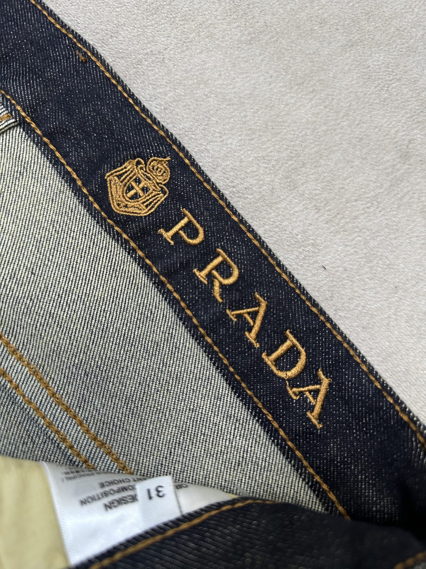 🔥🔥PRADA普拉达26FW秋冬新款牛仔裤高端系列 独家发售～ 面料手感柔软带弹力，独家定制， 小直筒版型裁剪，无束缚感
