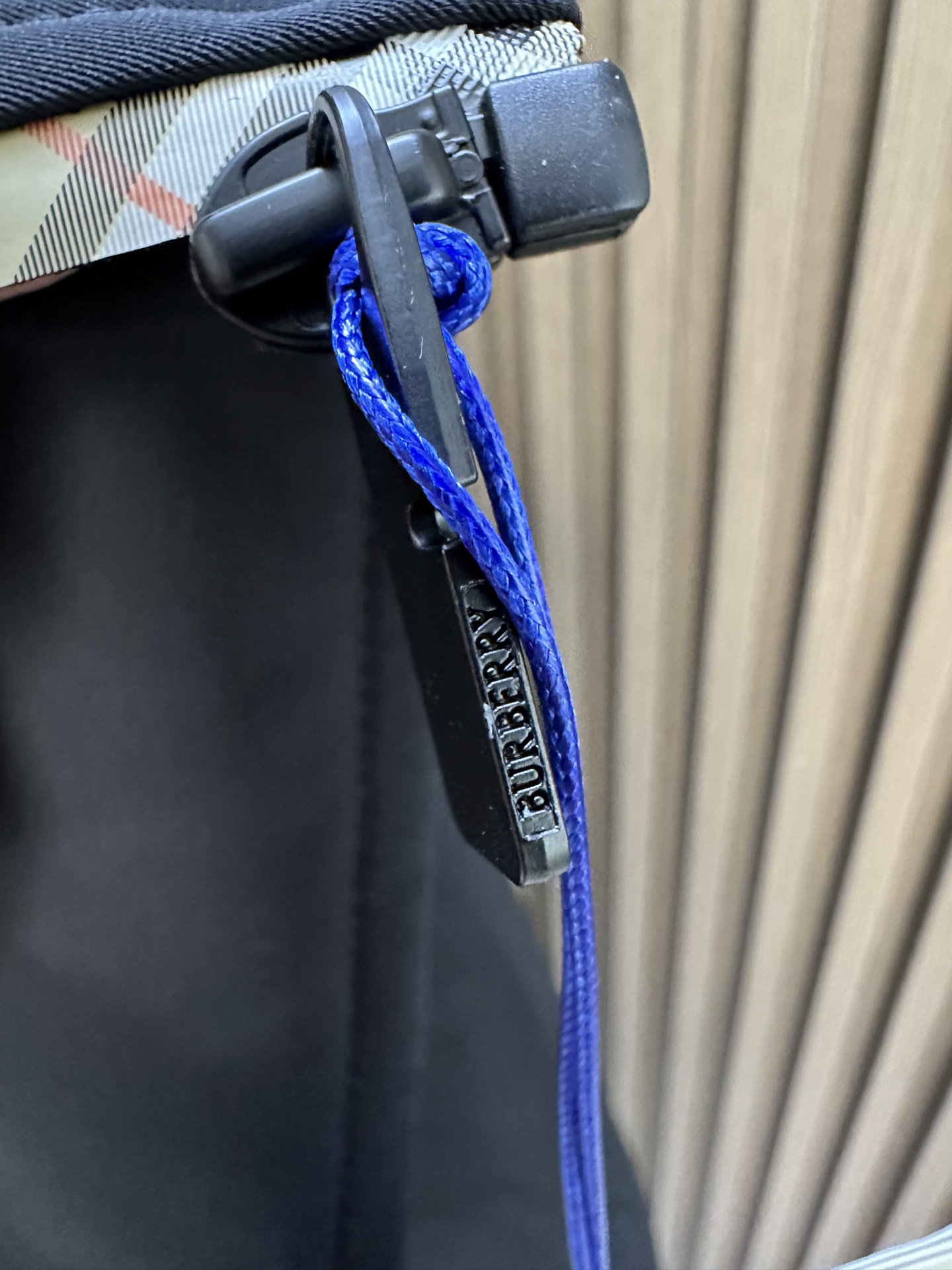🔥Burberry博柏利 2026FW秋冬新款格纹拼接翻领夹克✨ 原版定制抗风防风面料，翻领经典版型，拉链门襟，衣身两侧