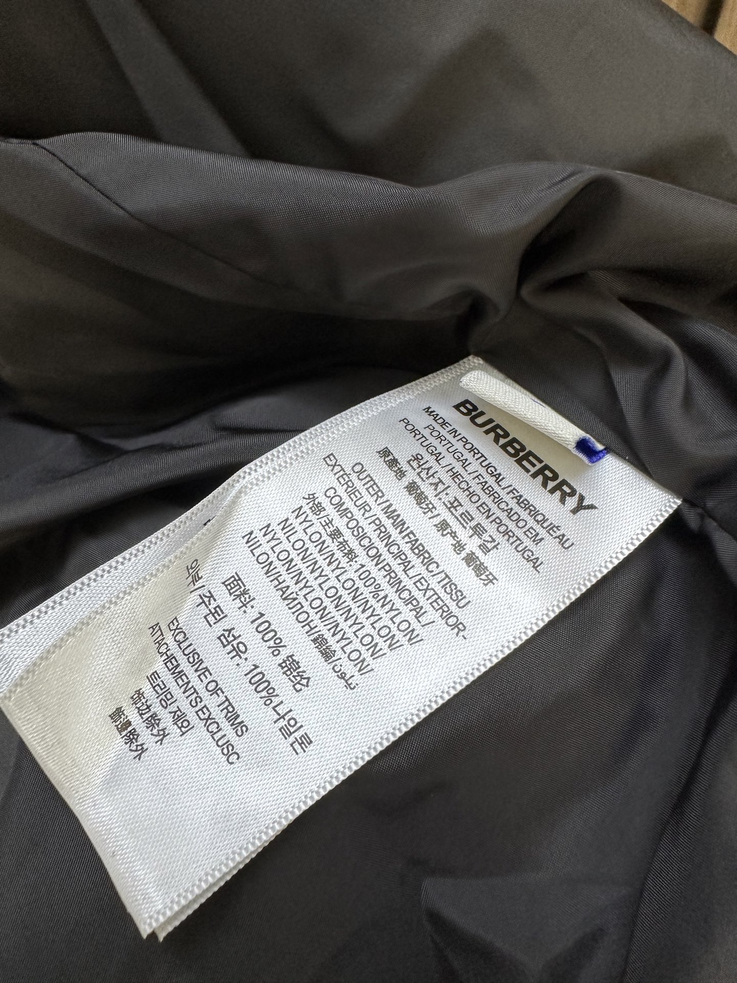 🔥Burberry博柏利 2026FW秋冬新款格纹拼接翻领夹克✨ 原版定制抗风防风面料，翻领经典版型，拉链门襟，衣身两侧