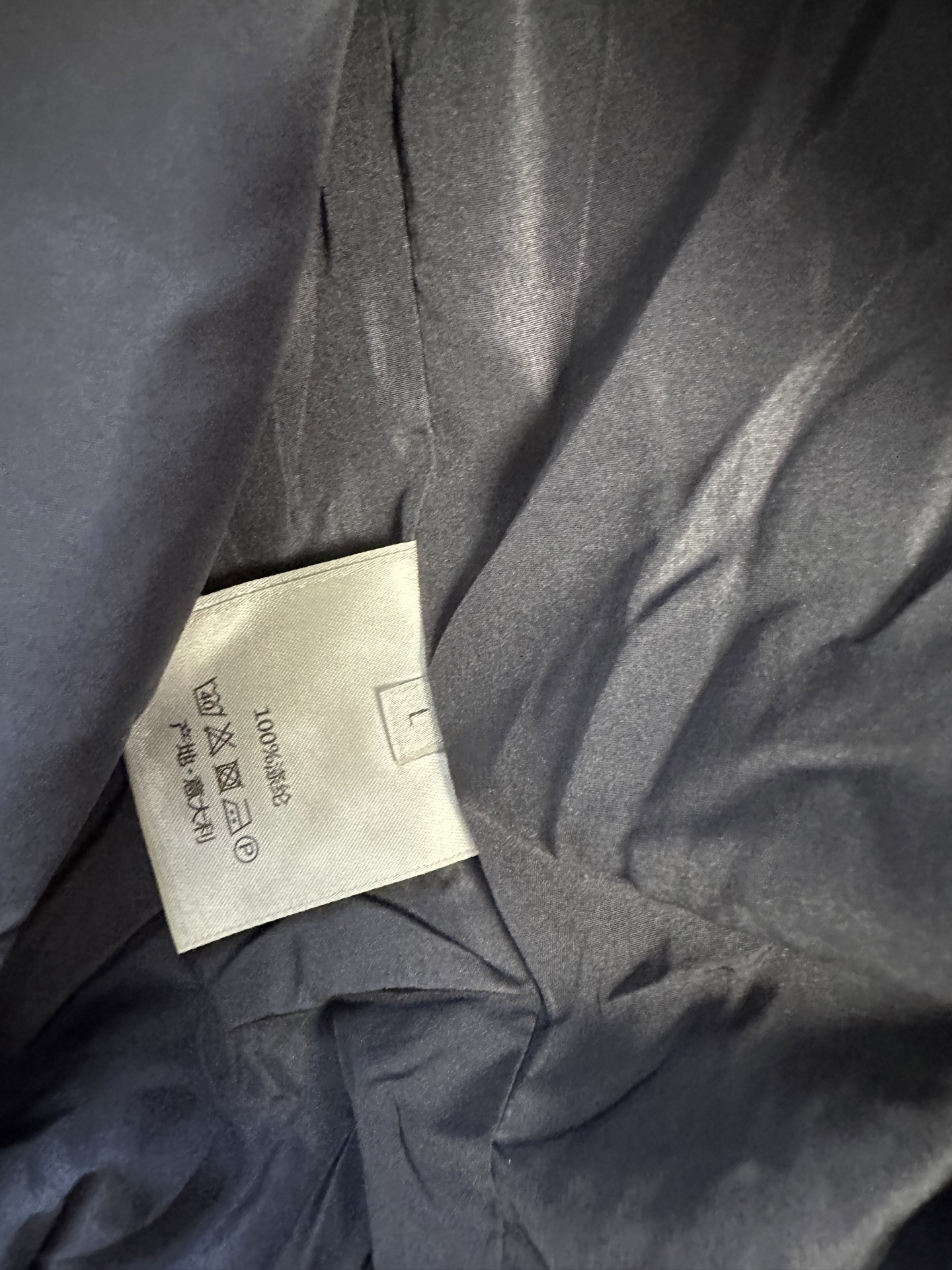 🔥Dior迪奥 2026FW秋冬新款翻领拉链夹克✨ 原版定制防风抗皱面料，经典翻领版型，双向银色五金拉链门襟，左胸Dio