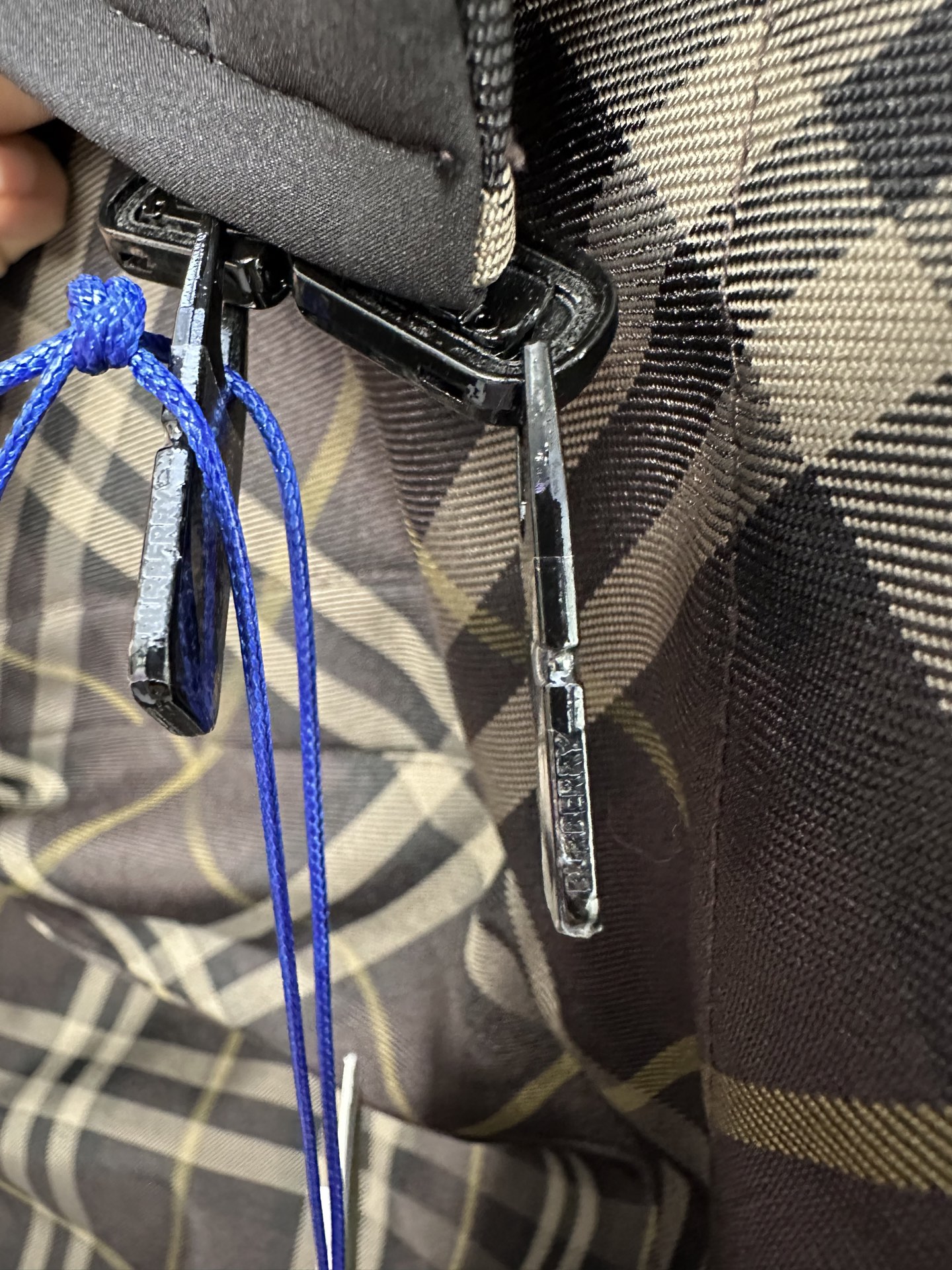 🔥Burberry博柏利 2026FW秋冬新款双面穿翻领夹克✨ 原版定制防风梭织面料，一面纯色简约，一面经典格纹满印，一