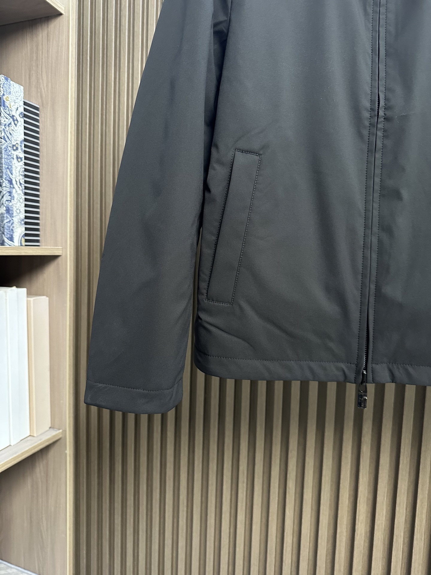 🔥Burberry博柏利 2026FW秋冬新款双面穿翻领夹克✨ 原版定制防风梭织面料，一面纯色简约，一面经典格纹满印，一