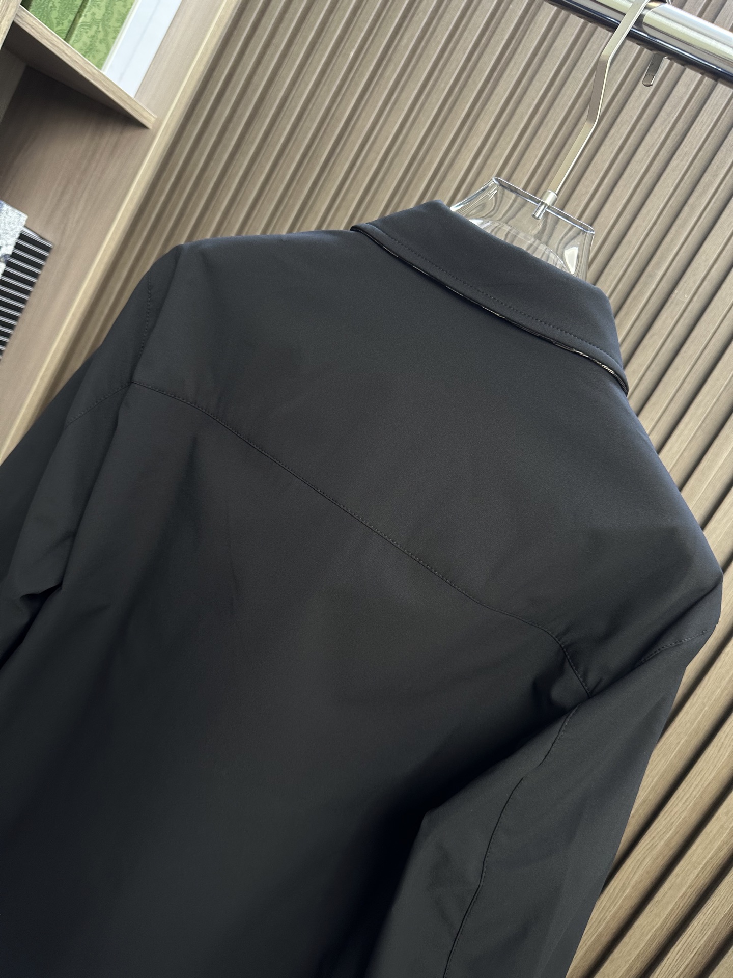 🔥Burberry博柏利 2026FW秋冬新款双面穿翻领夹克✨ 原版定制防风梭织面料，一面纯色简约，一面经典格纹满印，一