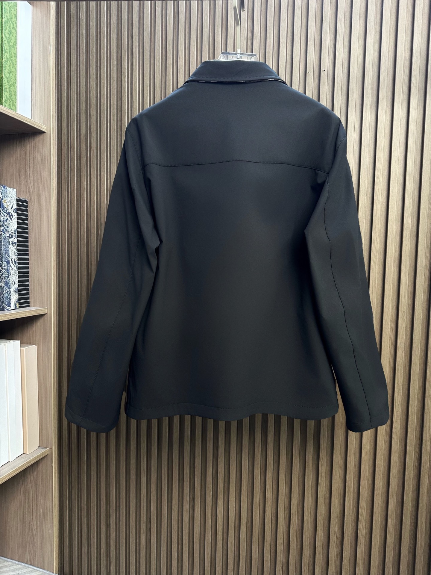 🔥Burberry博柏利 2026FW秋冬新款双面穿翻领夹克✨ 原版定制防风梭织面料，一面纯色简约，一面经典格纹满印，一