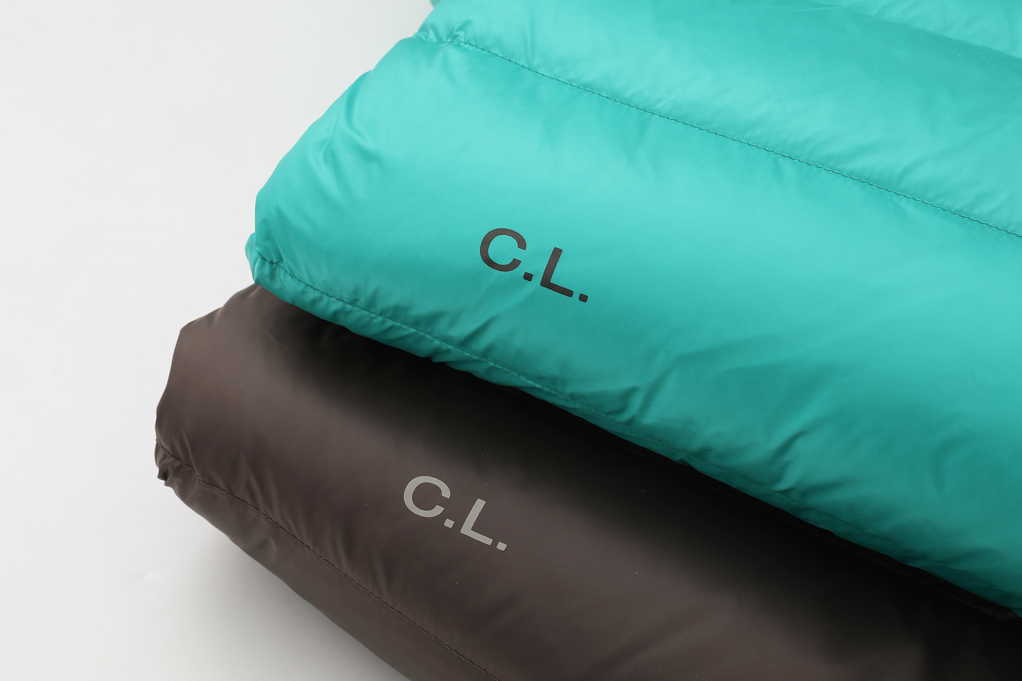 版本🐮货 （此款售后到年后）💰510
Nike x Drake Nocta系列联名立领公鸭羽绒服，王一博同款，
充绒达460克 ，定制YKK拉链，拉链带锁扣，
所有细节全部到位！从拉链到印花，到后领标、主标、树胶logo！全部订制！
新配色：棕色   翠绿色 枚粉色 灰绿色 
尺码：  S    M    L   XL
衣长： 63  65  67  69
胸围：116 119 122 126
肩宽：47.5 49  50  51
袖长： 66  68  69  70