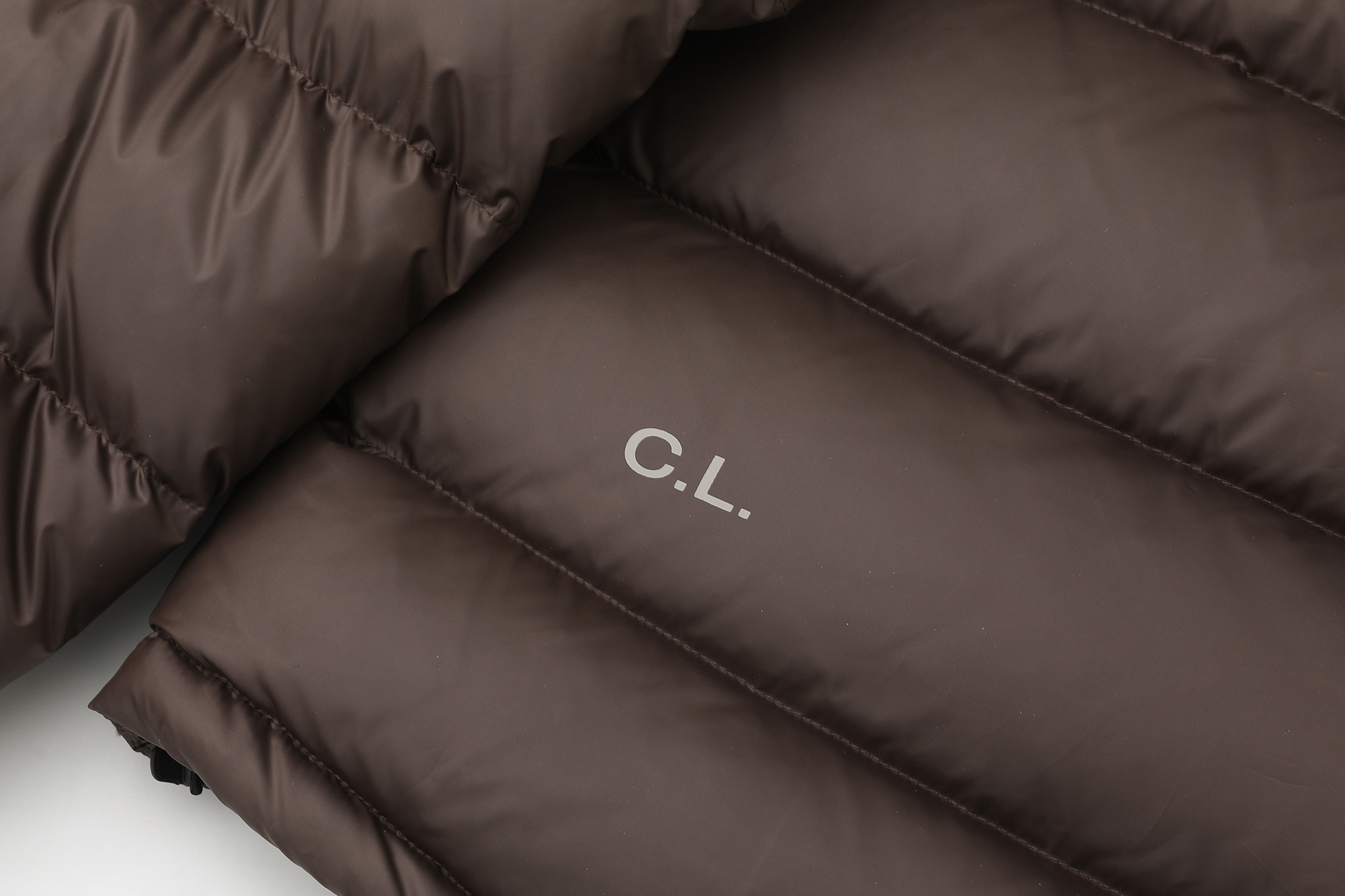 版本🐮货 （此款售后到年后）💰510
Nike x Drake Nocta系列联名立领公鸭羽绒服，王一博同款，
充绒达460克 ，定制YKK拉链，拉链带锁扣，
所有细节全部到位！从拉链到印花，到后领标、主标、树胶logo！全部订制！
新配色：棕色   翠绿色 枚粉色 灰绿色 
尺码：  S    M    L   XL
衣长： 63  65  67  69
胸围：116 119 122 126
肩宽：47.5 49  50  51
袖长： 66  68  69  70