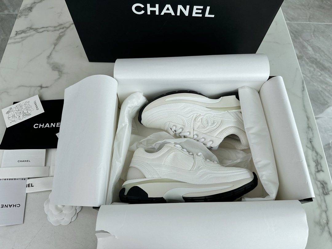 Chanel Zapatos Zapatillas deportivas Blanco Pantalones deportivos