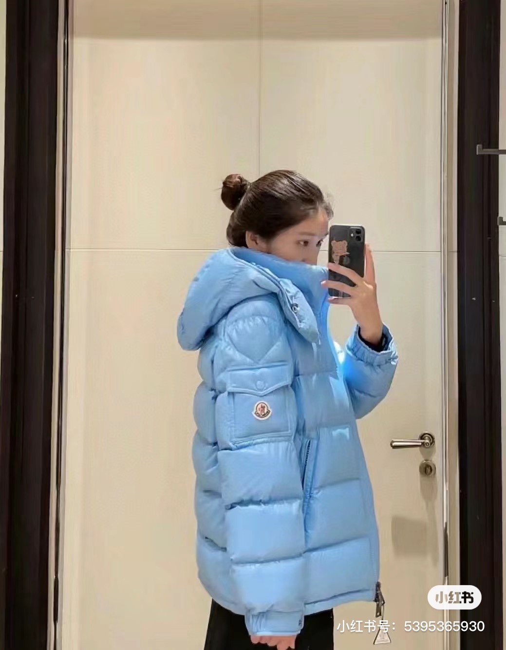 Moncler Maya: Waterproof, Fashionable Jacket with Removable Hats and Unique Design - 图片 2