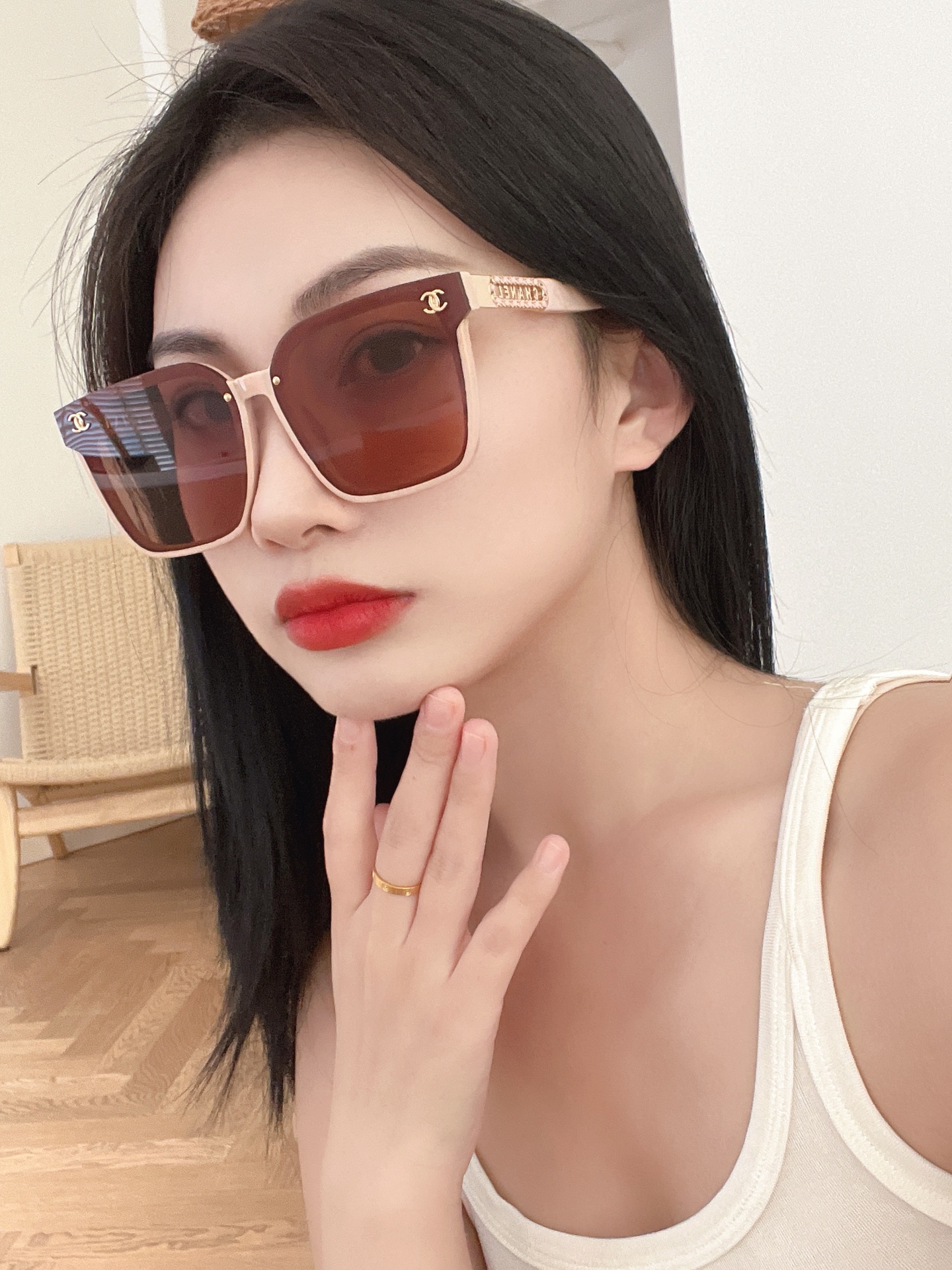  Chane*香奶奶
Mod：7125
Size：65-14-145.
大框编制小羊皮镜腿
上脸 富家千