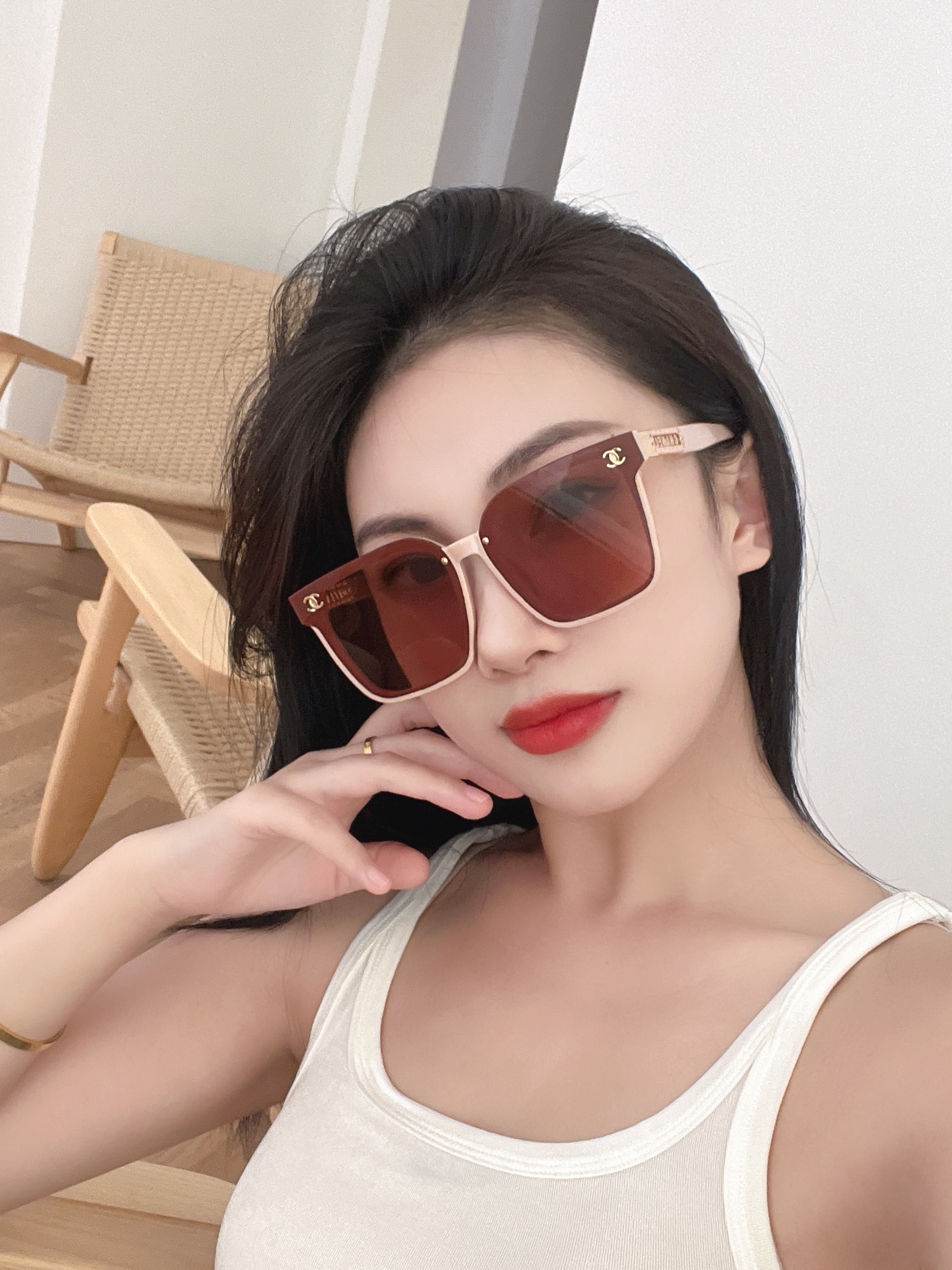  Chane*香奶奶
Mod：7125
Size：65-14-145.
大框编制小羊皮镜腿
上脸 富家千