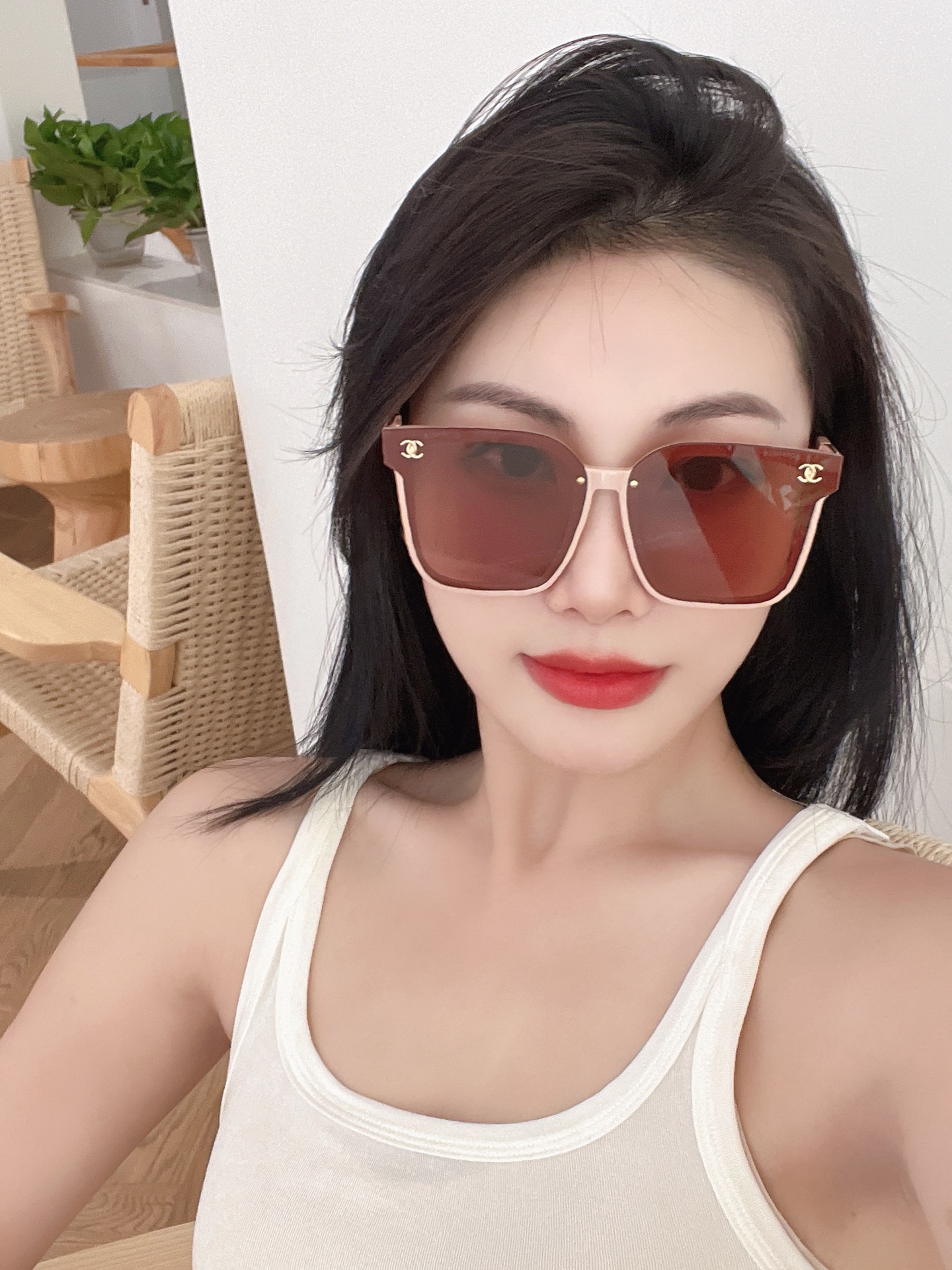  Chane*香奶奶
Mod：7125
Size：65-14-145.
大框编制小羊皮镜腿
上脸 富家千