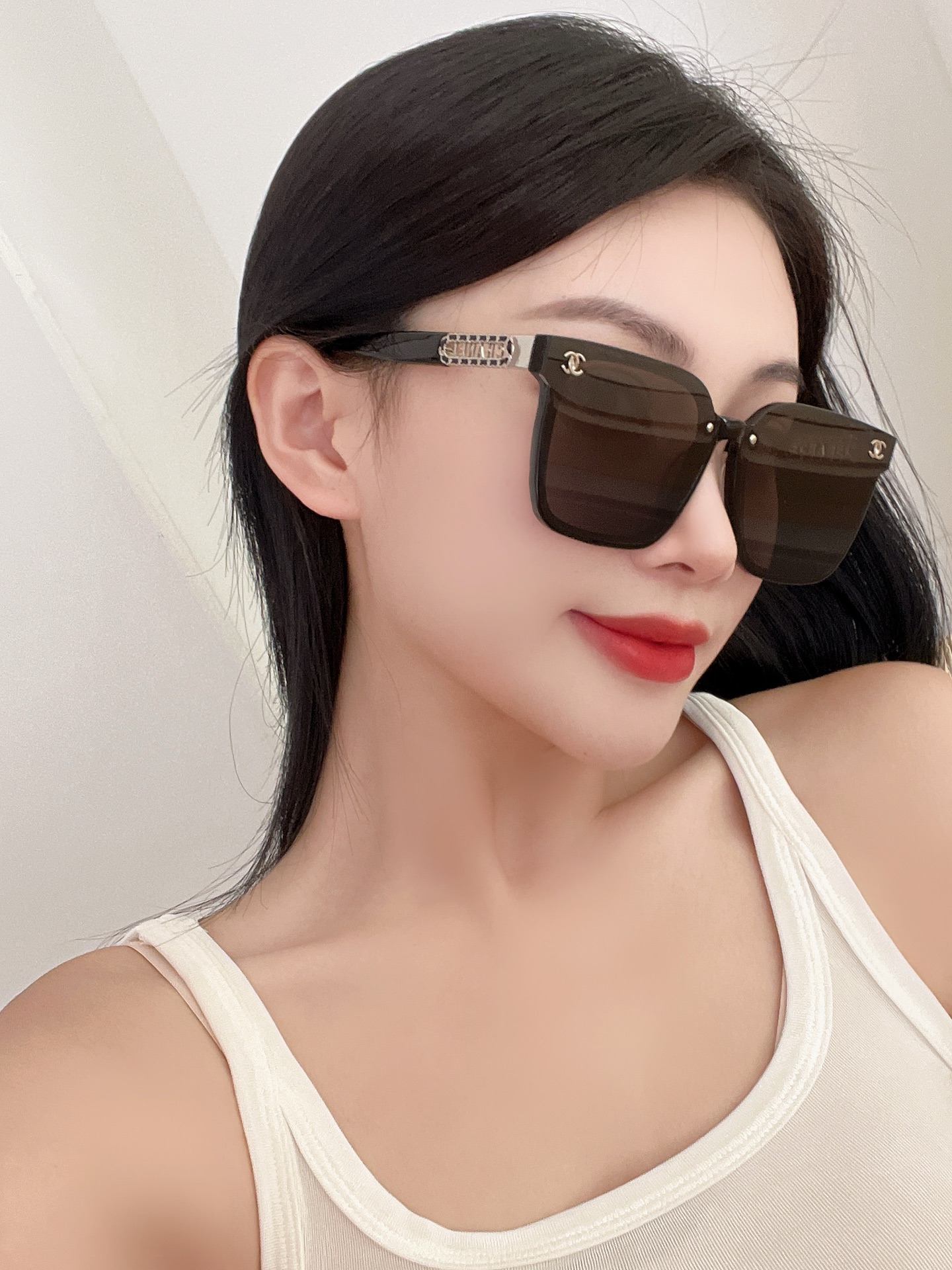  Chane*香奶奶
Mod：7125
Size：65-14-145.
大框编制小羊皮镜腿
上脸 富家千