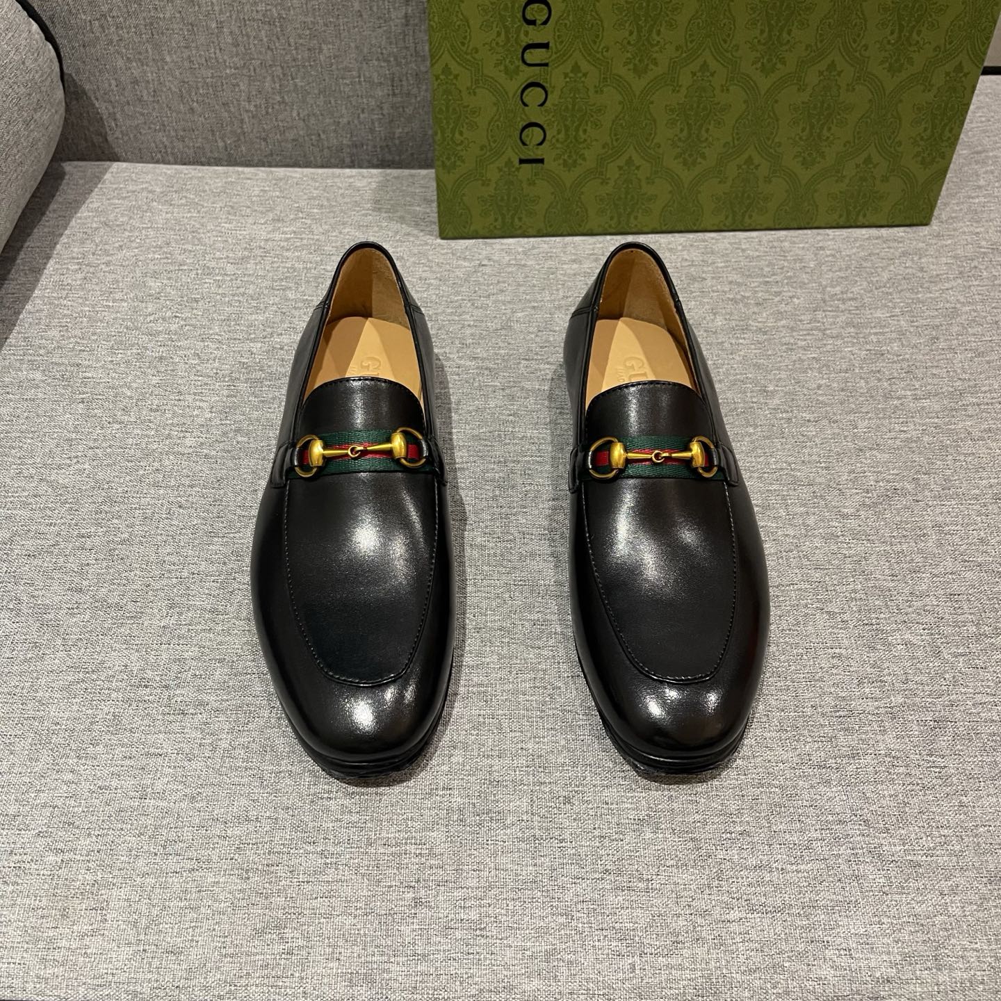 Gucci Men's Black Leather Horsebit Loafers - Classic Style, Ultimate Comfort 2 i1740995314395 8198 0 0