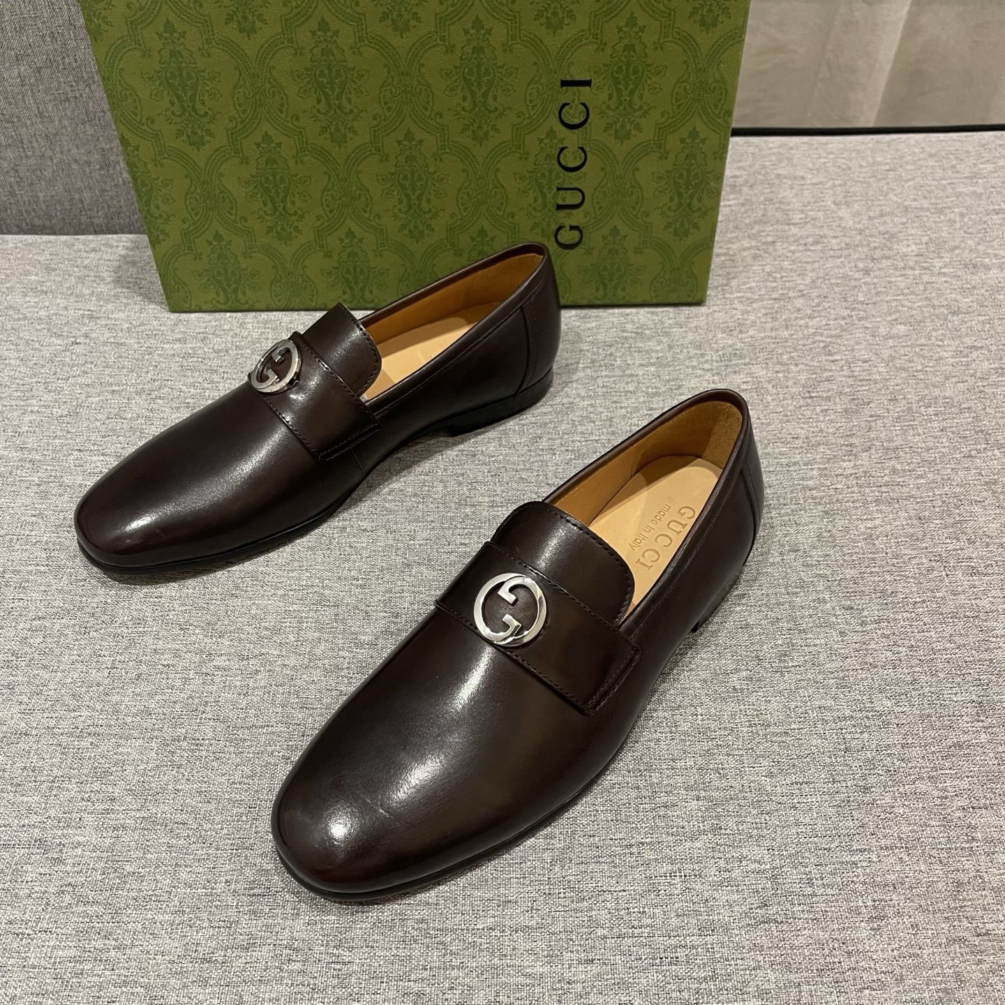 Gucci Men's Leather Loafers with Interlocking G - Comfortable & Stylish 3 i1740995556323 9064 0 1