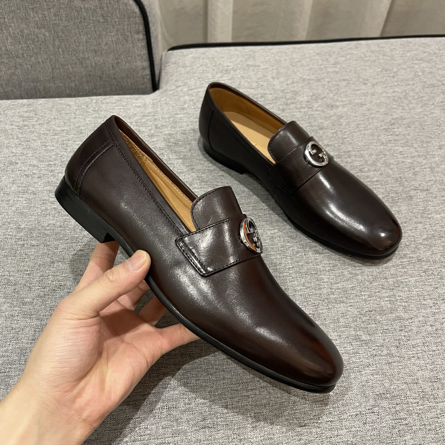 Gucci Men's Leather Loafers with Interlocking G - Comfortable & Stylish 8 i1740995556412 7412 0 6