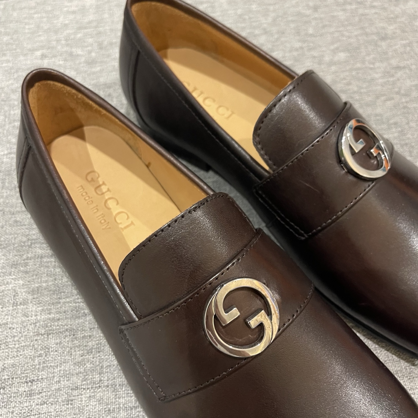 Gucci Men's Leather Loafers with Interlocking G - Comfortable & Stylish 5 i1740995573979 5380 0 3