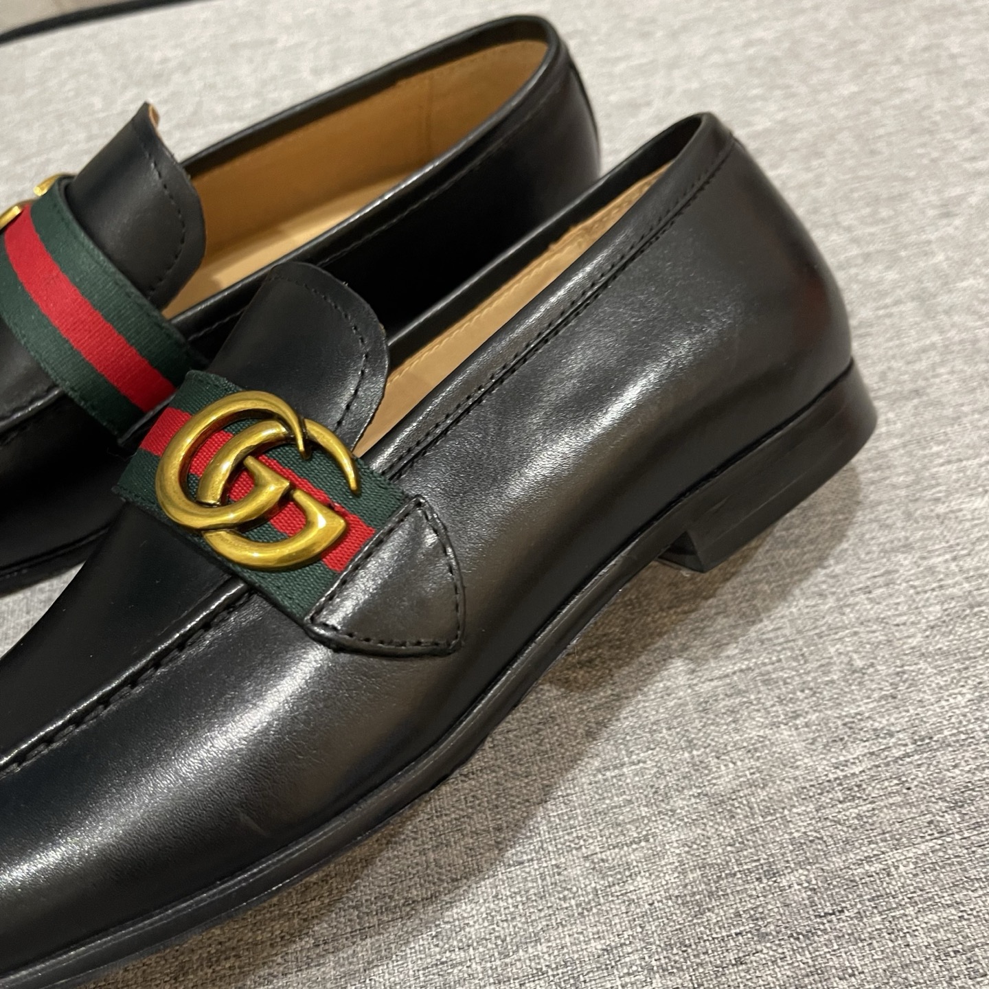 Gucci Men's Black Leather Loafers with Signature Web and Interlocking G 6 i1740995981165 9256 0 4
