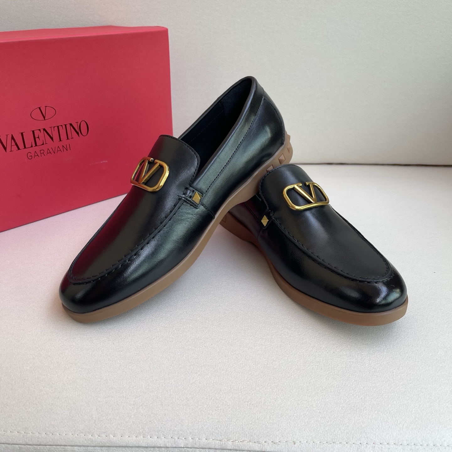 Valentino Garavani Men's Black Leather Loafers with Gold V Logo Buckle 4 i1742902823448 793 0 2