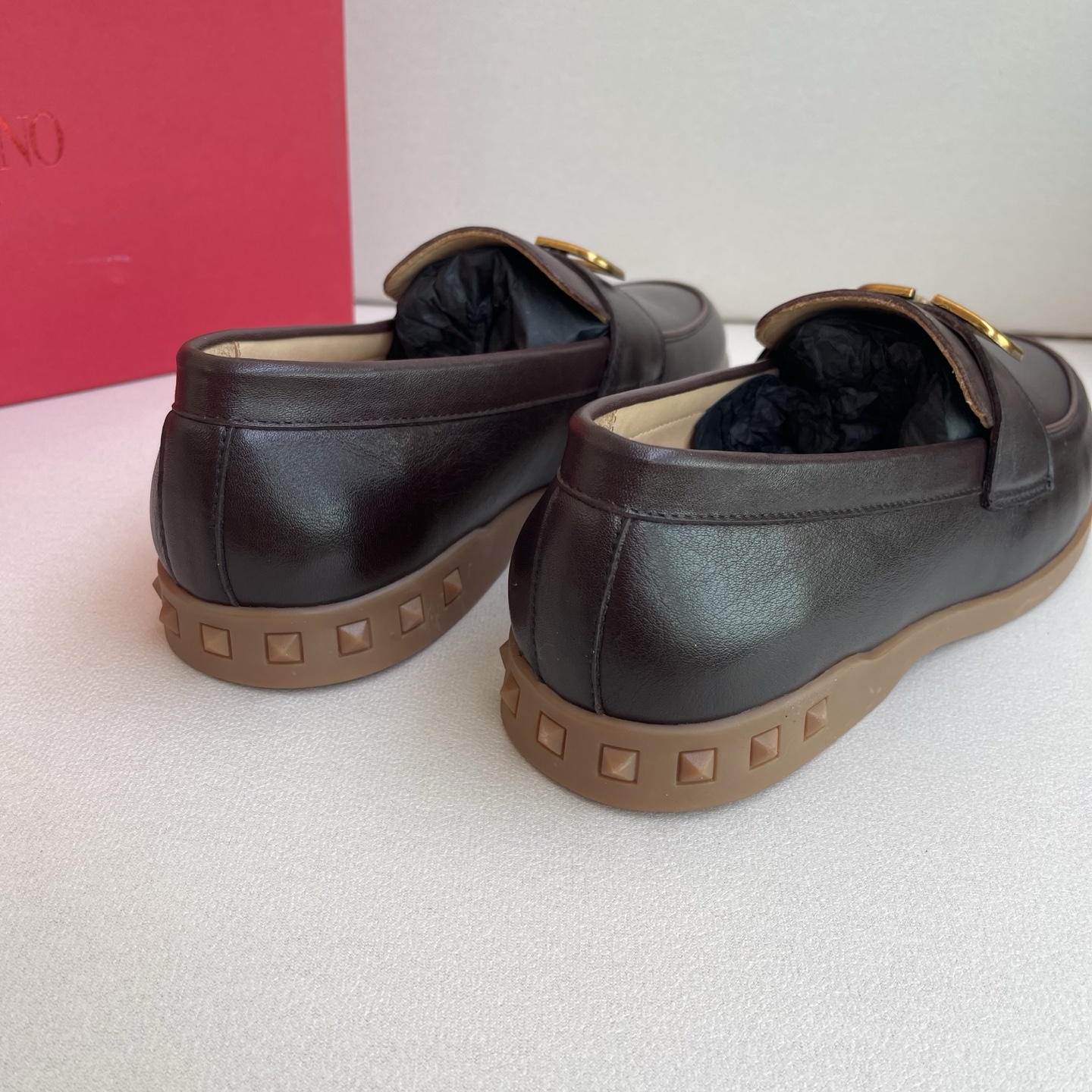 Valentino Garavani Men's Leather Loafers with Gold V Logo - Stylish & Comfortable 7 i1742902935976 6012 0 5